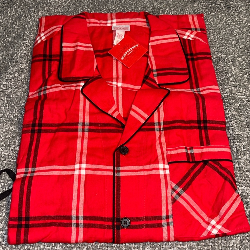 Mens pajama top and bottom